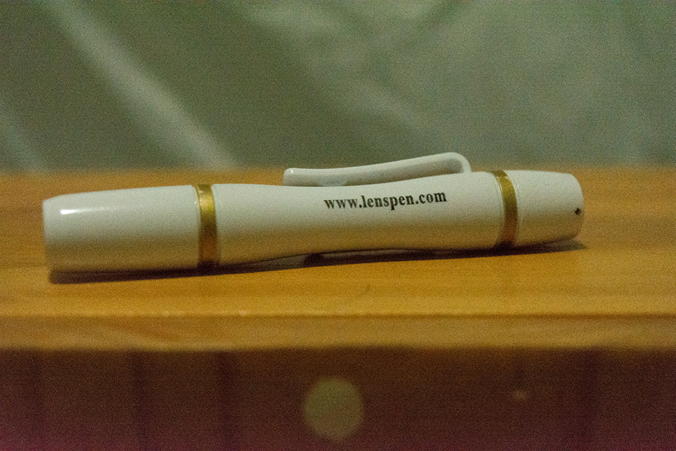 Image shows a Lens Pen taken with ISO 25,600